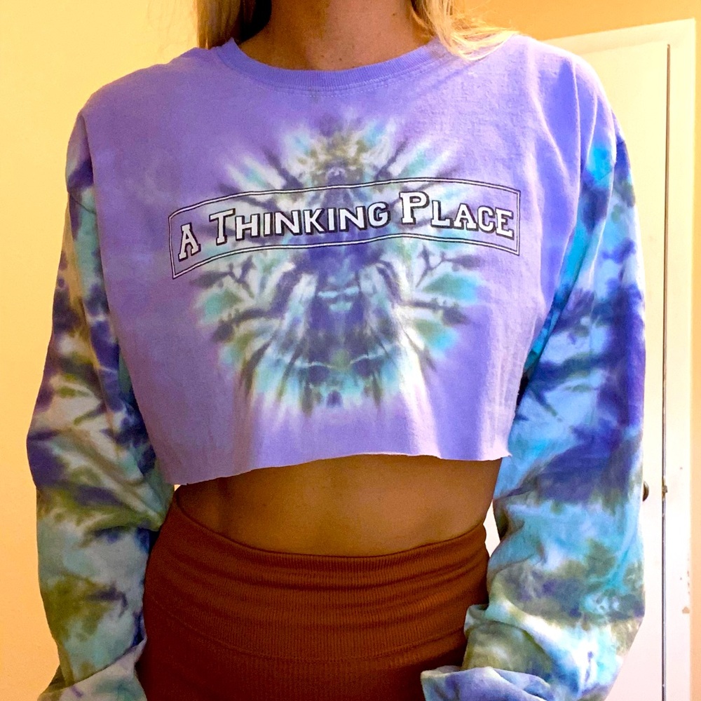 “A THINKING PLACE” DYED CROP TOP